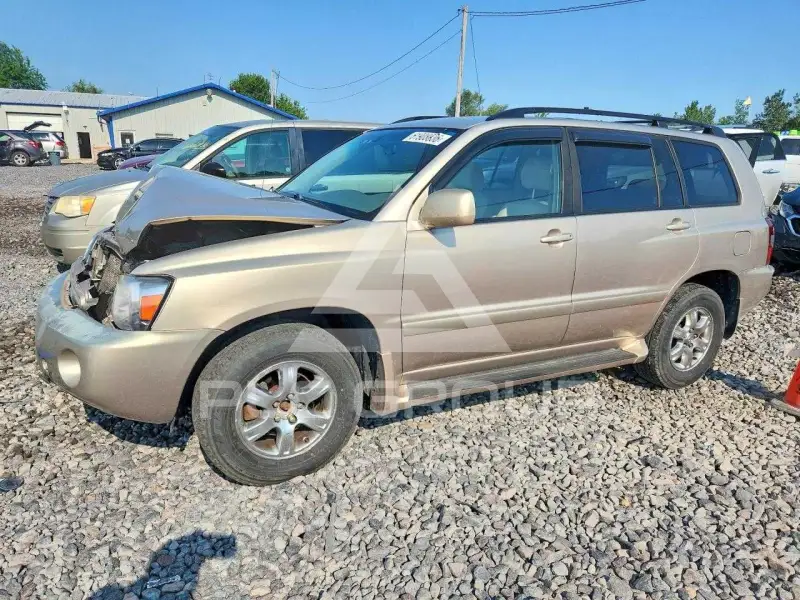 2004 Toyota Highlander photo