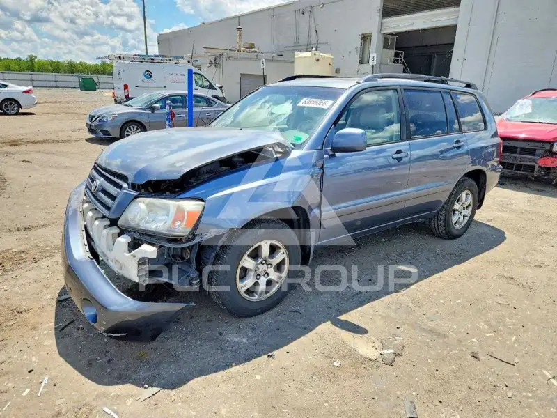 2004 Toyota Highlander photo