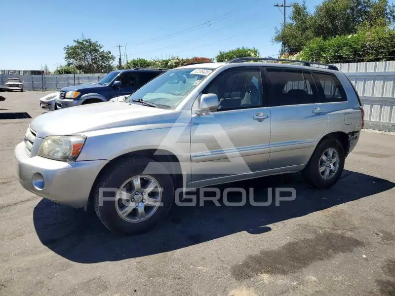 2004 Toyota Highlander photo