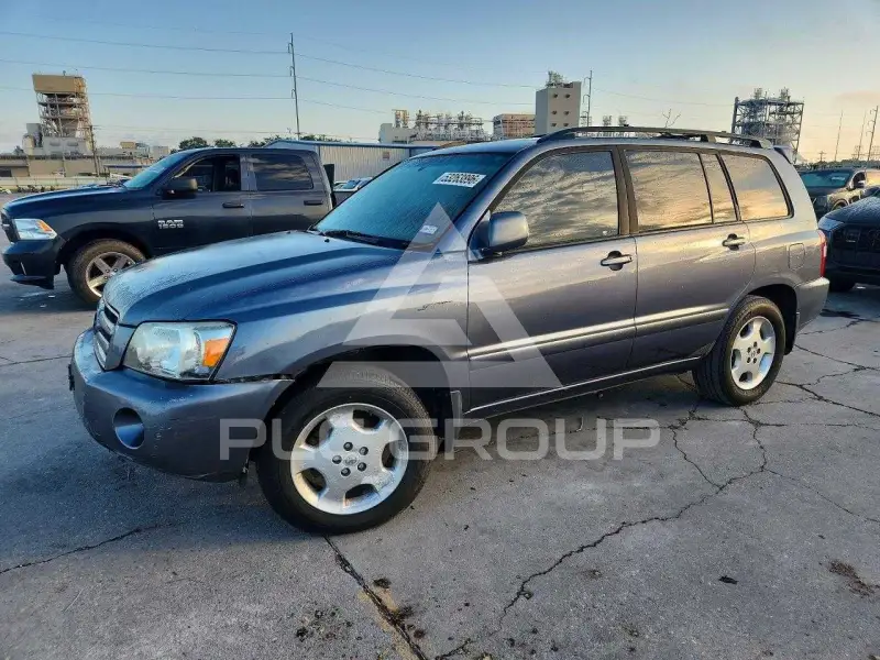2004 Toyota Highlander photo