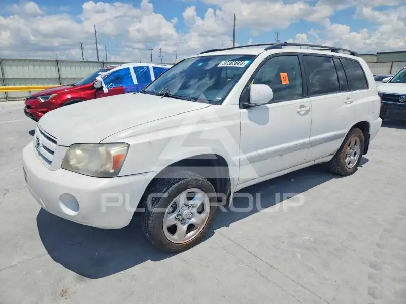 2004 Toyota Highlander photo