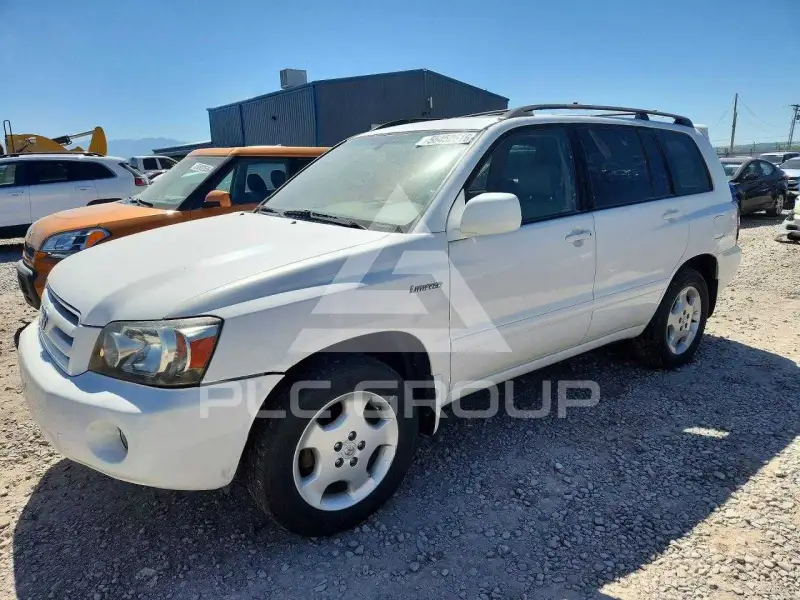 2004 Toyota Highlander photo