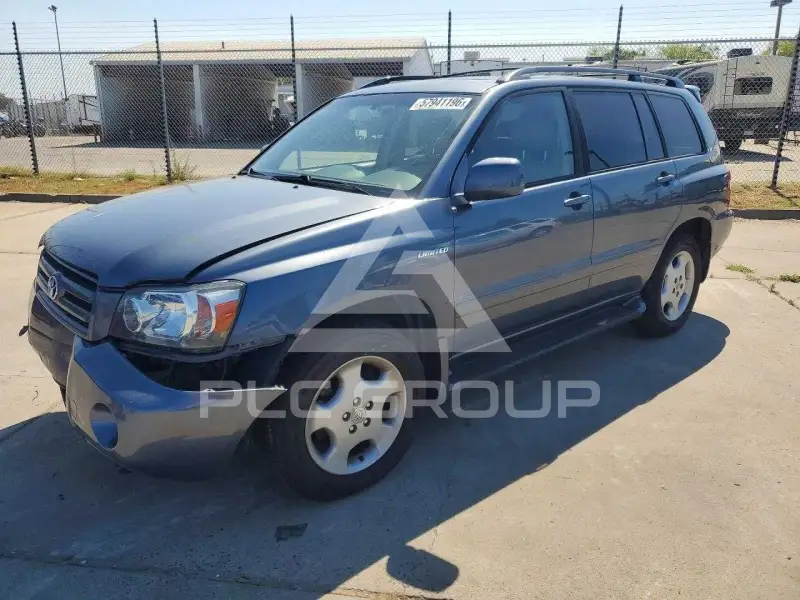 2004 Toyota Highlander photo