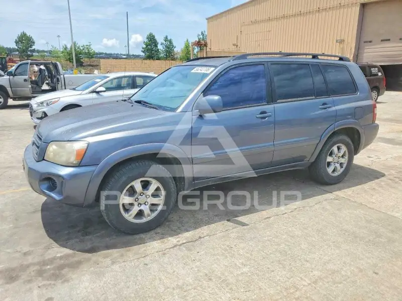 2004 Toyota Highlander photo