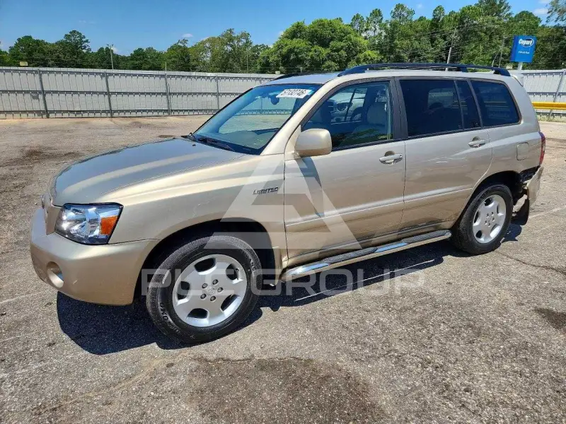 2004 Toyota Highlander photo