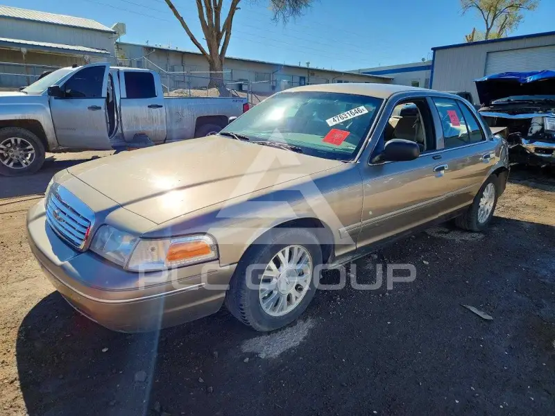2004 Ford CROWN photo