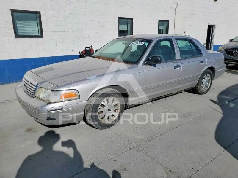 2004 Ford CROWN photo