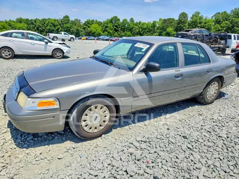 2004 Ford CROWN фото