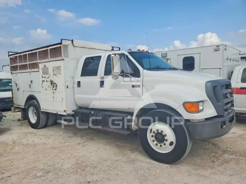 2004 Ford F-750 photo