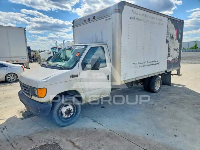 2004 Ford E-350 фото