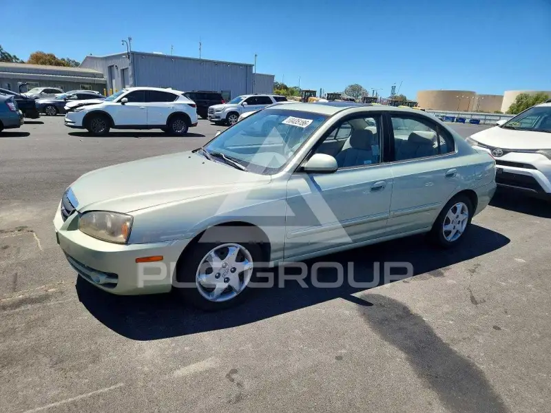 2004 Hyundai Elantra photo