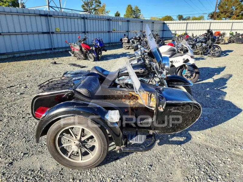 2005 Harley-Davidson FL photo