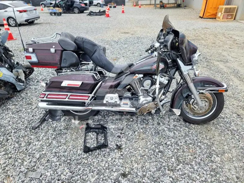 2005 Harley-Davidson FL photo