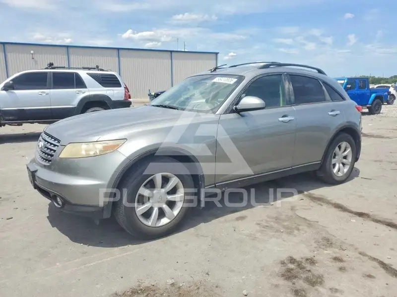 2005 Infinity FX35 photo