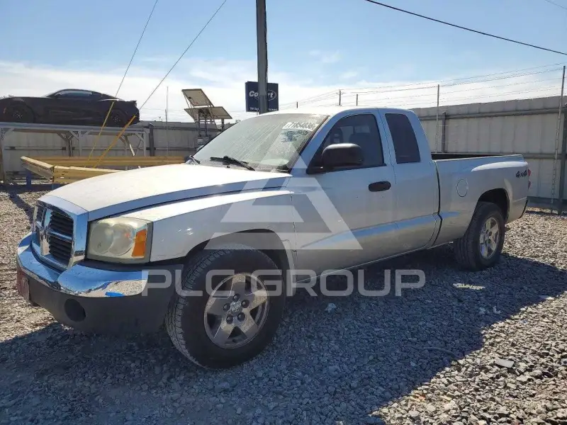2005 Dodge DAKOTA photo