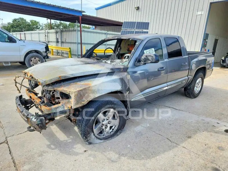 2005 Dodge DAKOTA photo