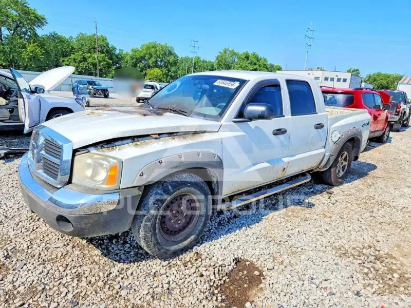 2005 Dodge DAKOTA photo