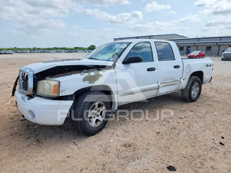 2005 Dodge DAKOTA photo
