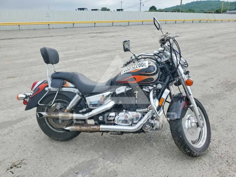2005 Honda VT photo