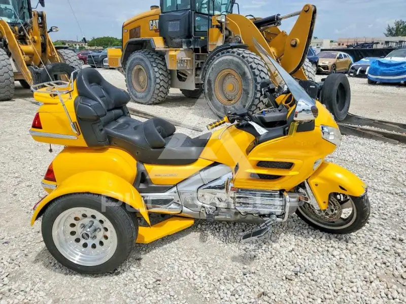 2005 Honda GL photo