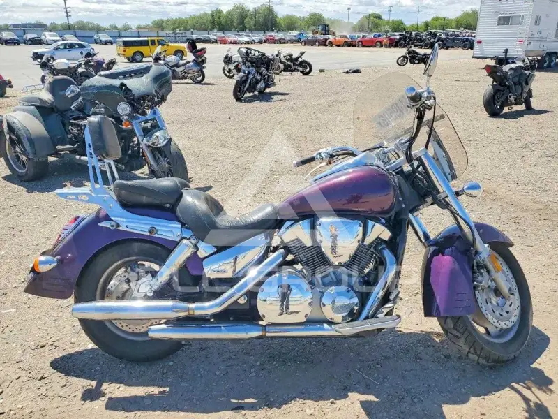 2005 Honda VTX photo