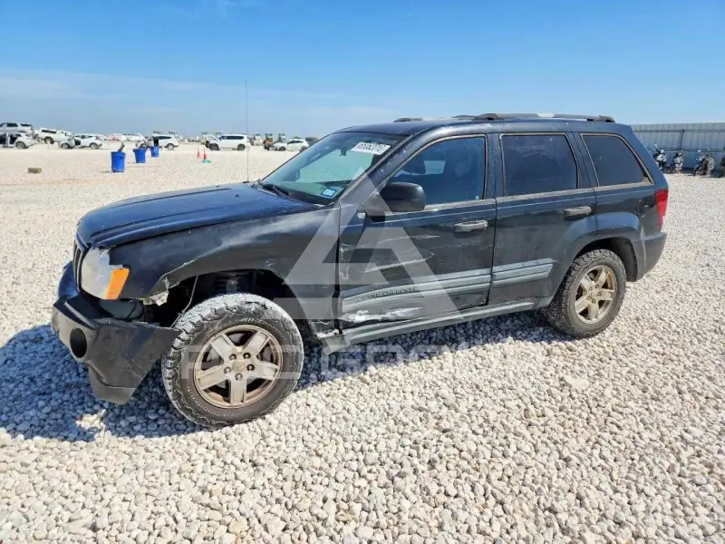 2005 Jeep CHEROKEE photo