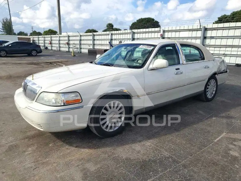 2005 Lincoln Town фото