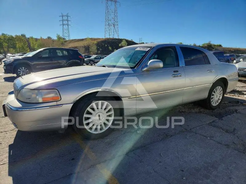 2005 Lincoln Town фото