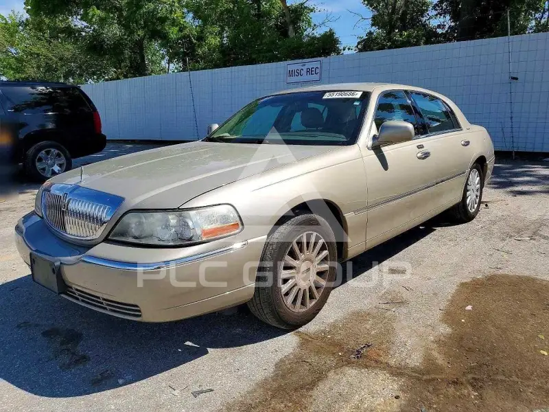 2005 Lincoln Town фото