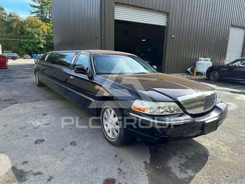 2005 Lincoln Town фото