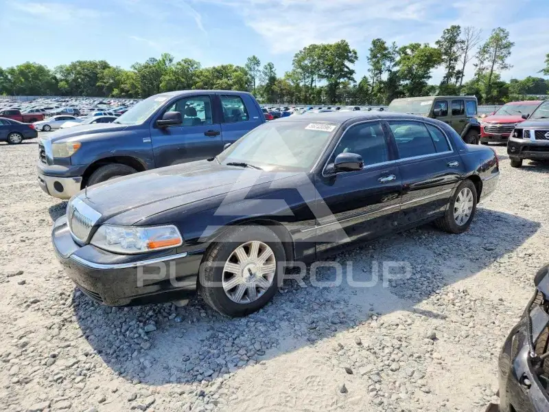 2005 Lincoln Town фото