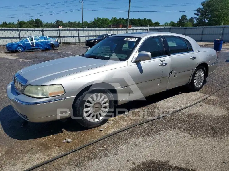 2005 Lincoln Town фото
