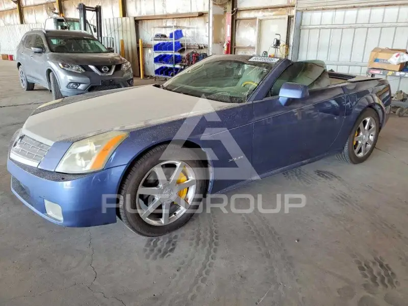 2005 Cadillac XLR photo