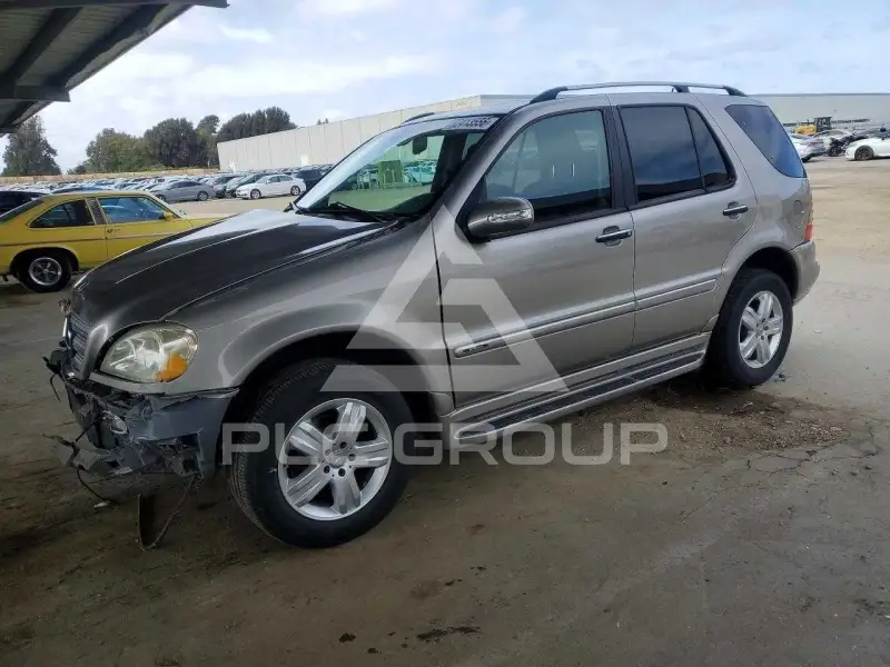 2005 Mercedes Benz ML-Class photo