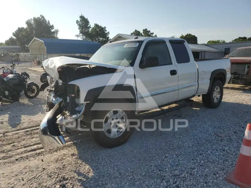 2005 GMC Sierra photo