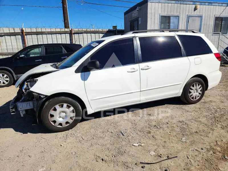 2005 Toyota SIENNA photo