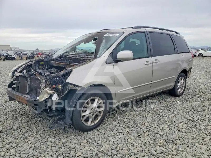 2005 Toyota SIENNA photo
