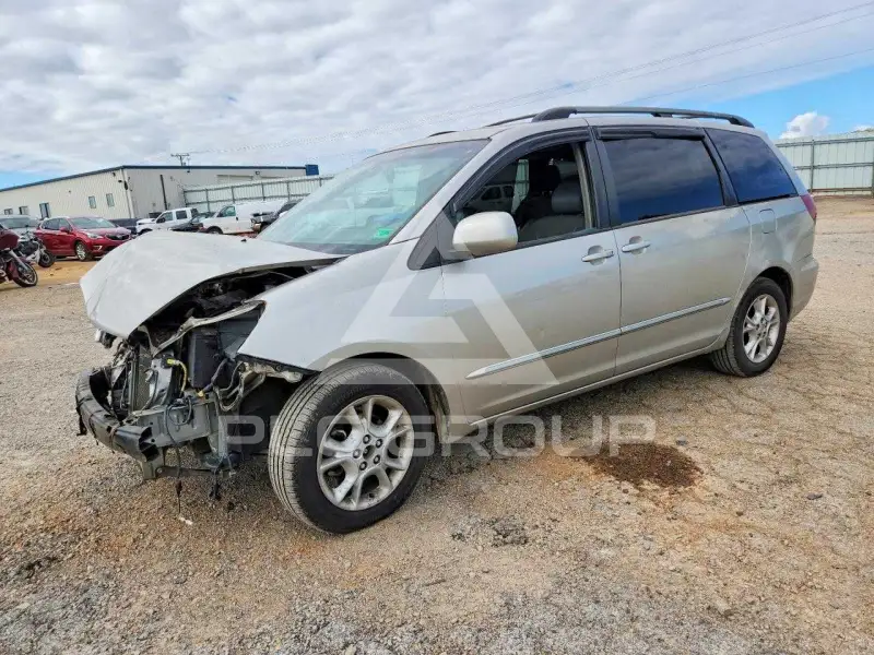 2005 Toyota SIENNA photo