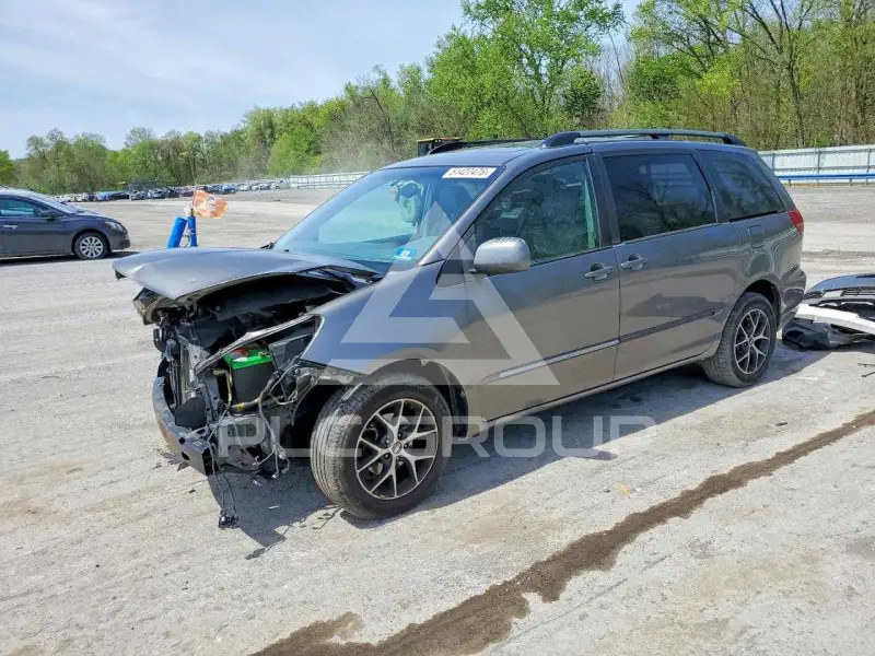 2005 Toyota SIENNA photo