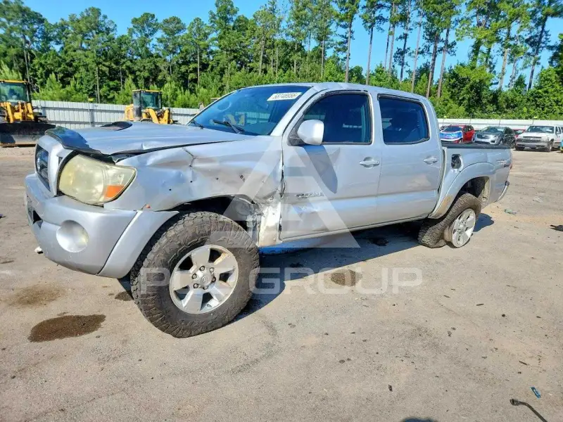 2005 Toyota TACOMA photo
