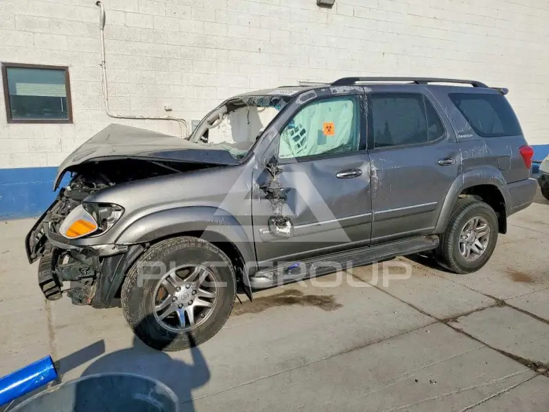 2005 Toyota SEQUOIA фото