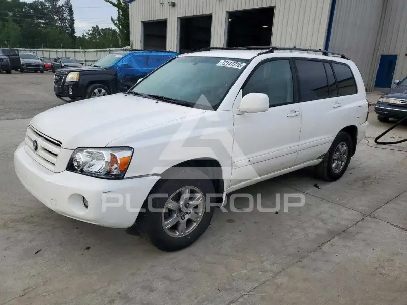 2005 Toyota Highlander photo