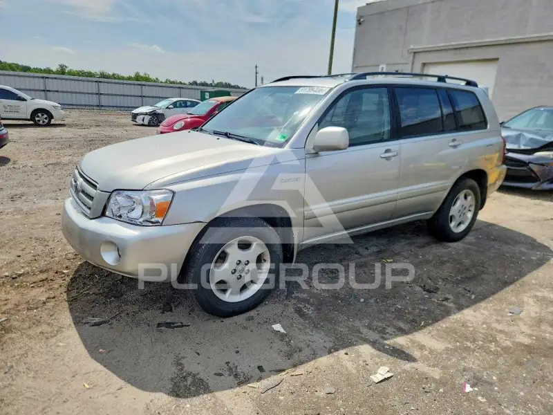 2005 Toyota Highlander photo