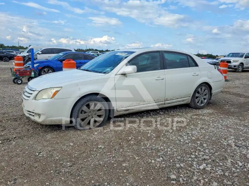 2005 Toyota AVALON фото