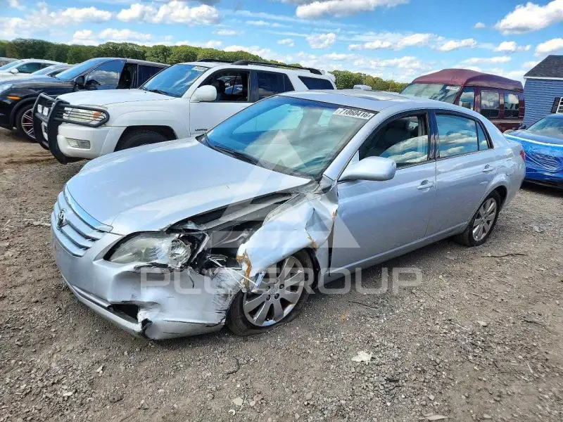 2005 Toyota AVALON фото