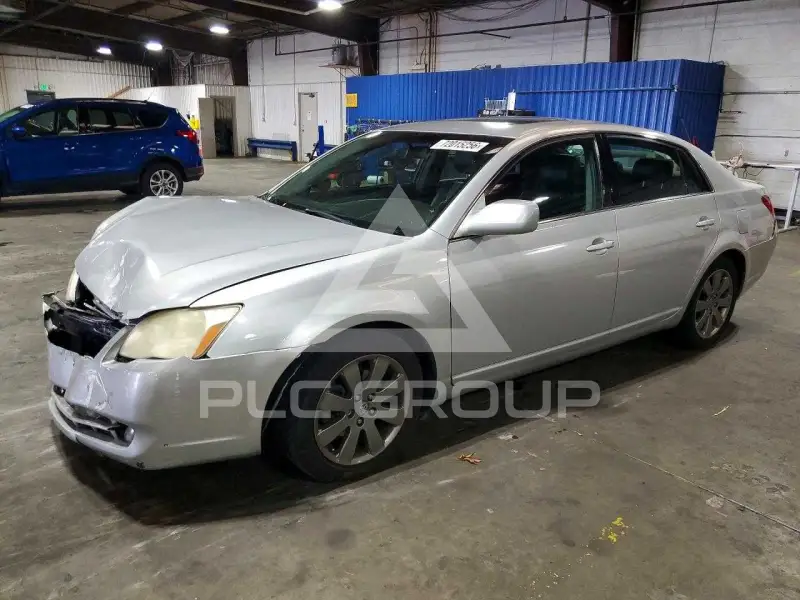 2005 Toyota AVALON photo