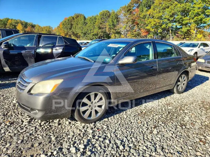 2005 Toyota AVALON photo