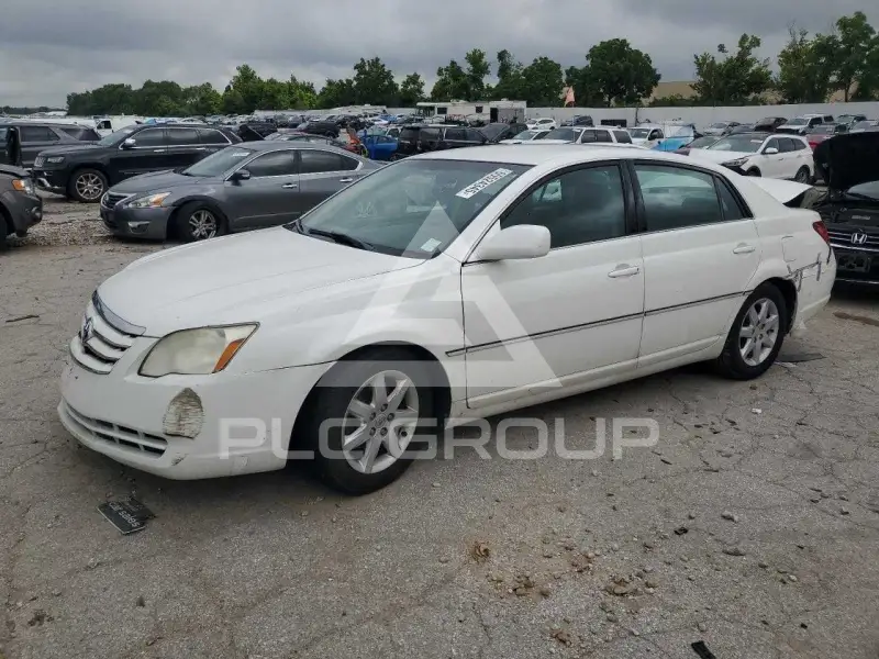 2005 Toyota AVALON фото