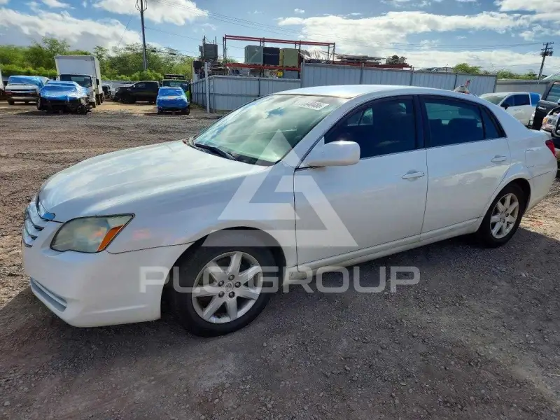 2005 Toyota AVALON photo