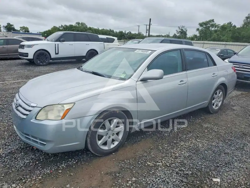 2005 Toyota AVALON photo